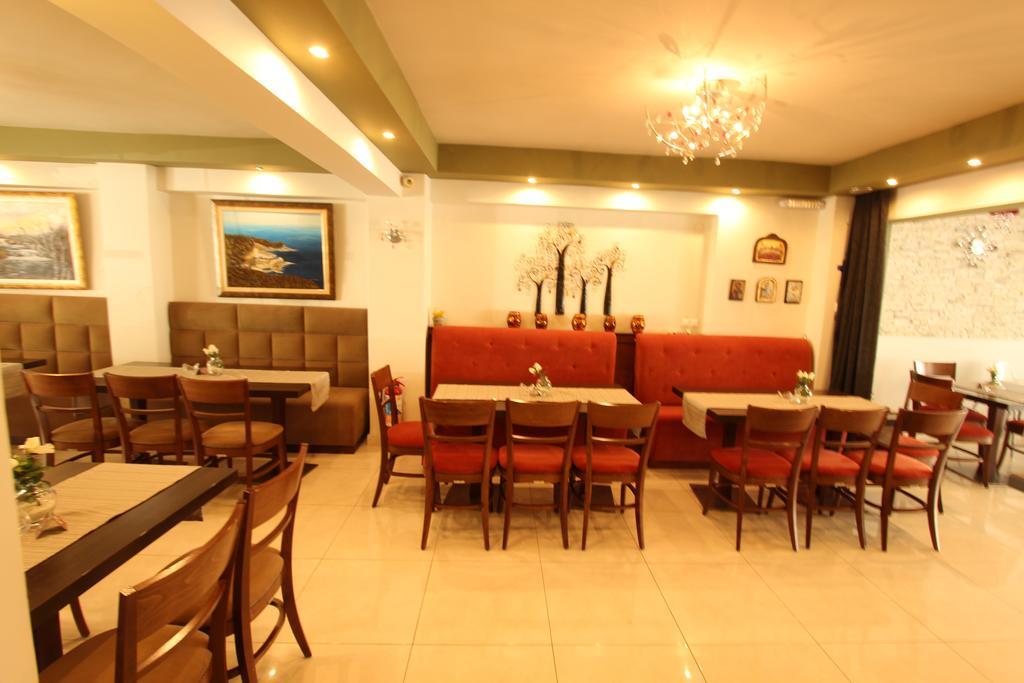 Hotel Mallas Nea Kallikrateia Екстер'єр фото